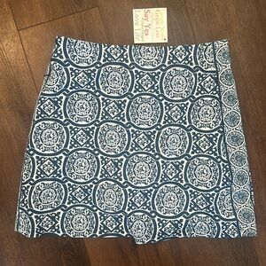 NWT GRETCHEN SCOTT SKIPPY SKORT NAVY AND WHITE